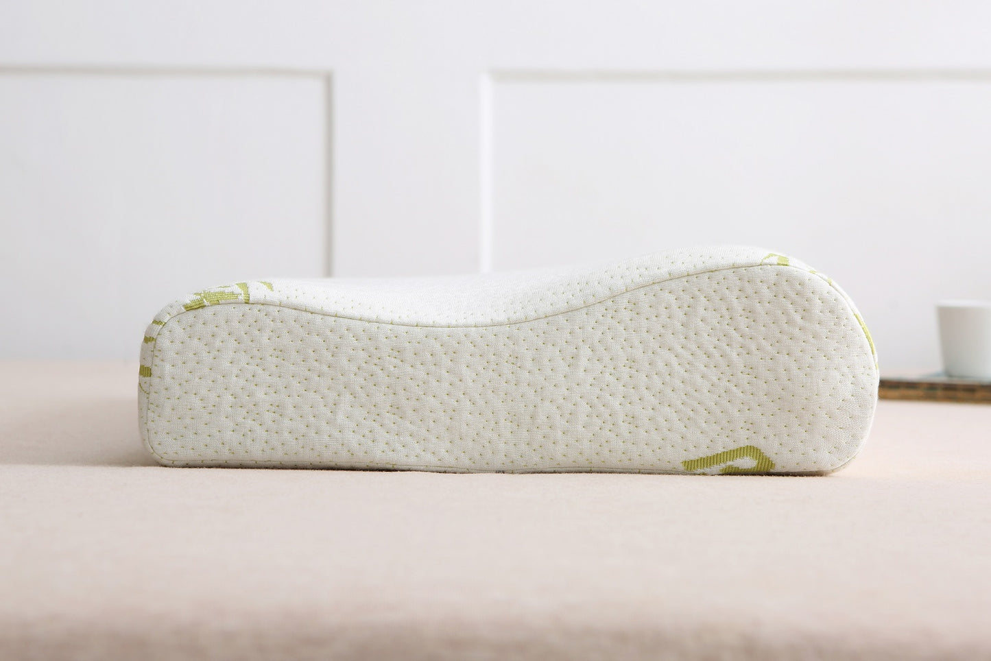 Contour memory foam pillow with bamboo cover