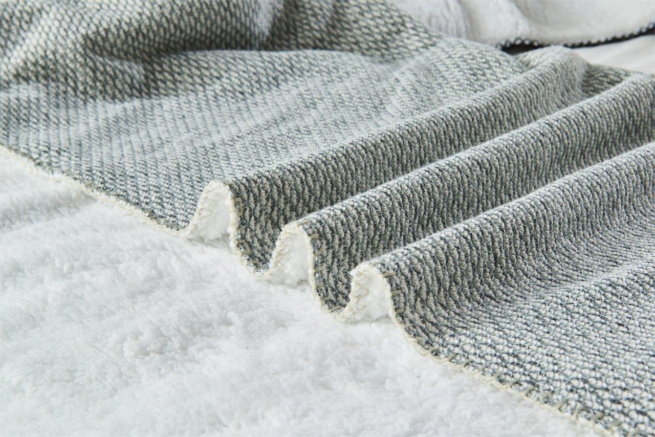 Gracin Flannel Knitted Throws