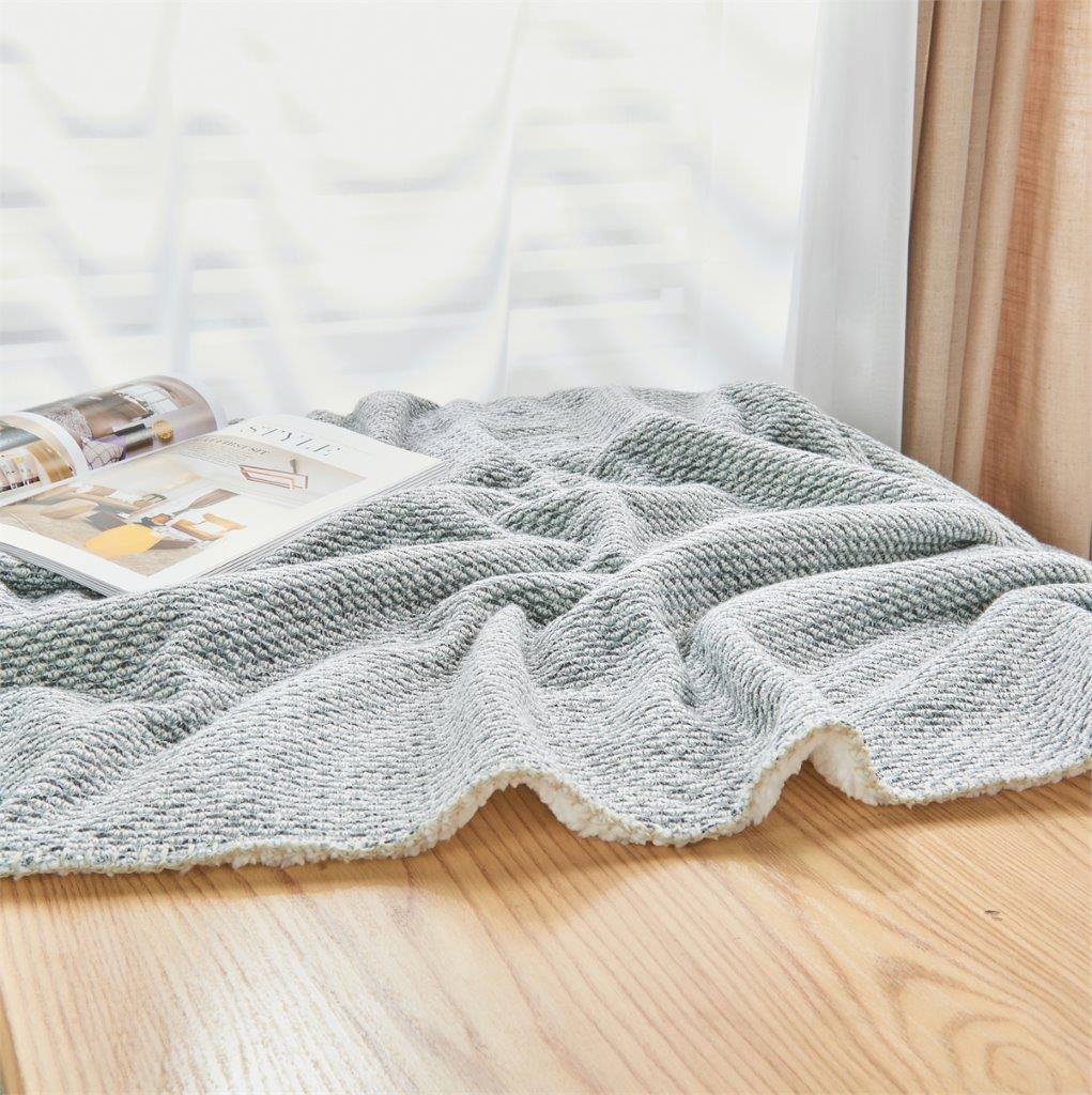 Gracin Flannel Knitted Throws