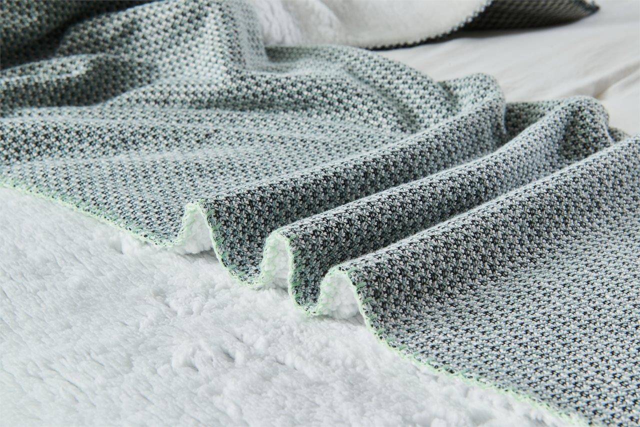 Gracin Flannel Knitted Throws