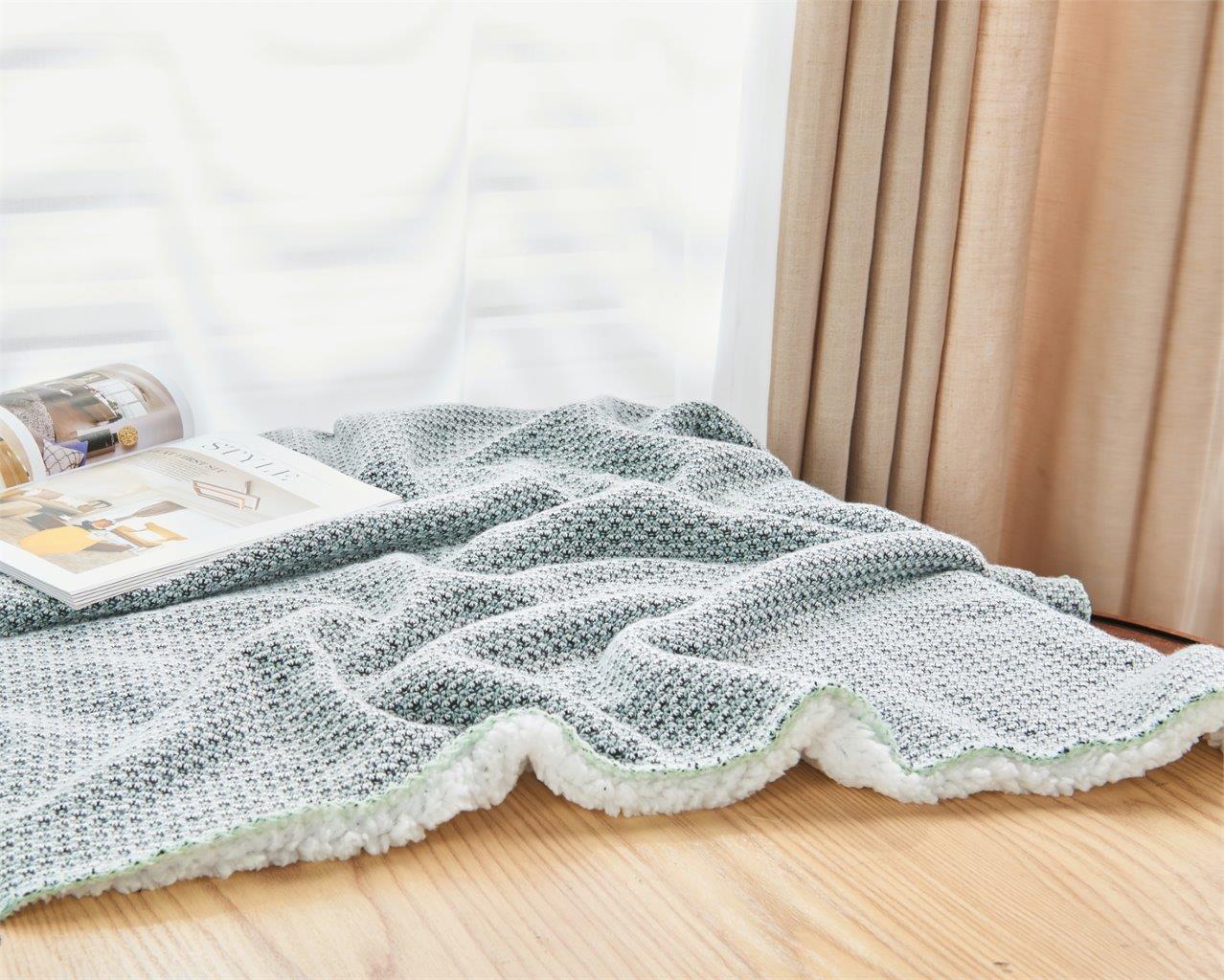 Gracin Flannel Knitted Throws